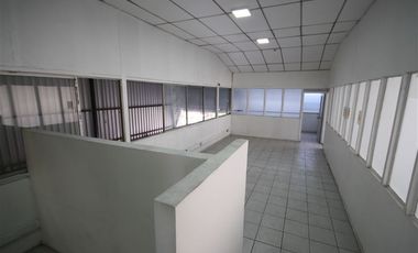 Bodega en Arriendo en Av.Quilin // Pedro de Valdivia // Obispo Arturo Espinoza