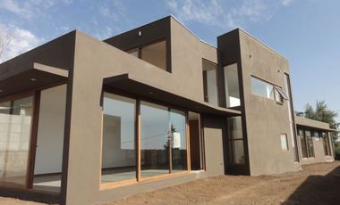 Casa en Arriendo en Espectacular casa con excepcionales vistas en condominio de 5 unidades. Arboretum Mirador del Valle