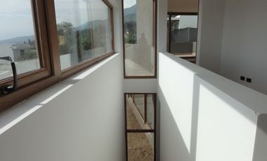 Casa en Arriendo en Espectacular casa con excepcionales vistas en condominio de 5 unidades. Arboretum Mirador del Valle