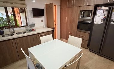 Casa en venta c/ estacionamiento en Avenida San Juan