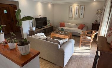 Casa en venta c/ estacionamiento en Avenida San Juan