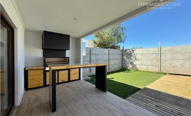 RINCONADA - VENDE ARRIENDA CASA 4D 3B PISCINA - COND. EL SAUCE