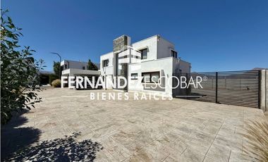 RINCONADA - VENDE ARRIENDA CASA 4D 3B PISCINA - COND. EL SAUCE