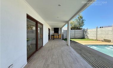 RINCONADA - VENDE ARRIENDA CASA 4D 3B PISCINA - COND. EL SAUCE