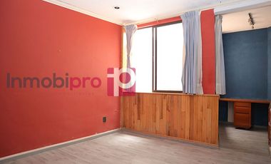 AMPLIA Y ELEGANTE CASA EN VENTA CON JARDÍN EN LOMAS QUEBRADAS