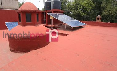 AMPLIA Y ELEGANTE CASA EN VENTA CON JARDÍN EN LOMAS QUEBRADAS