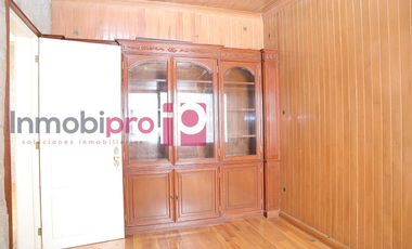 AMPLIA Y ELEGANTE CASA EN VENTA CON JARDÍN EN LOMAS QUEBRADAS