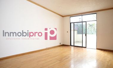 AMPLIA Y ELEGANTE CASA EN VENTA CON JARDÍN EN LOMAS QUEBRADAS