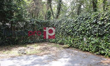 AMPLIA Y ELEGANTE CASA EN VENTA CON JARDÍN EN LOMAS QUEBRADAS