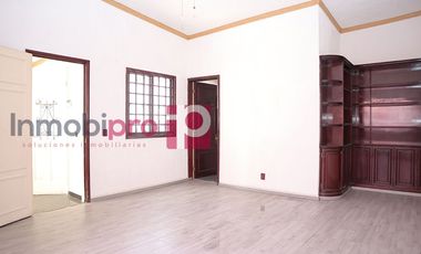 AMPLIA Y ELEGANTE CASA EN VENTA CON JARDÍN EN LOMAS QUEBRADAS