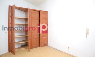 AMPLIA Y ELEGANTE CASA EN VENTA CON JARDÍN EN LOMAS QUEBRADAS