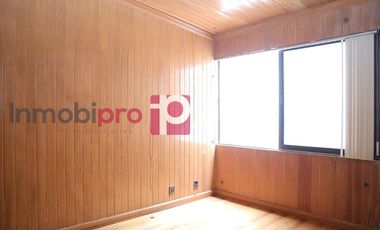 AMPLIA Y ELEGANTE CASA EN VENTA CON JARDÍN EN LOMAS QUEBRADAS