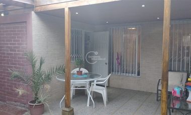 Casa en Arriendo en Camino Las Flores.