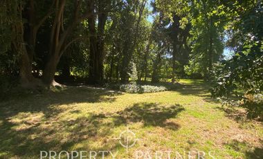 PRECIOSO PARQUE CON CASA DE CAMPO