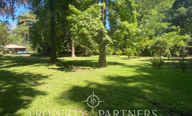 PRECIOSO PARQUE CON CASA DE CAMPO