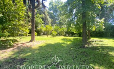 PRECIOSO PARQUE CON CASA DE CAMPO