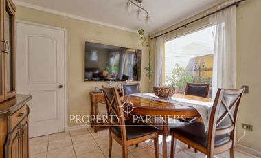 Amplia casa esquina en condominio