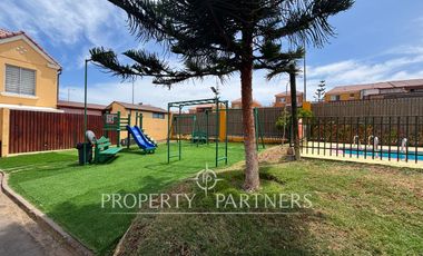 Amplia casa esquina en condominio