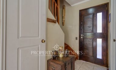 Amplia casa esquina en condominio