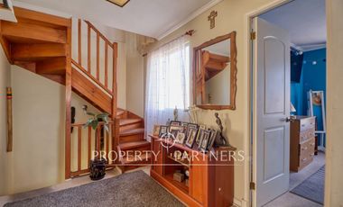 Amplia casa esquina en condominio