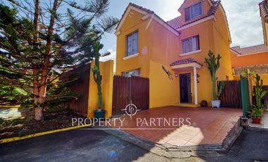 Amplia casa esquina en condominio