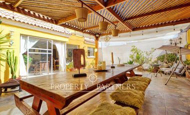 Amplia casa esquina en condominio