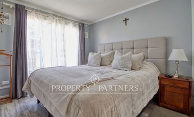 Amplia casa esquina en condominio