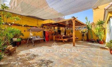 Amplia casa esquina en condominio