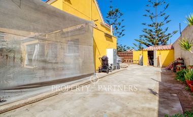 Amplia casa esquina en condominio