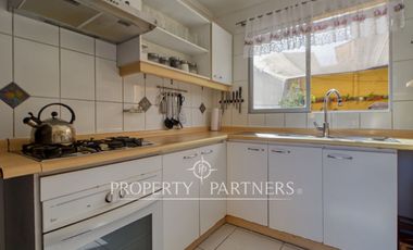 Amplia casa esquina en condominio