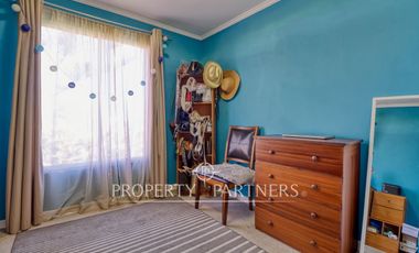 Amplia casa esquina en condominio