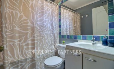 Amplia casa esquina en condominio