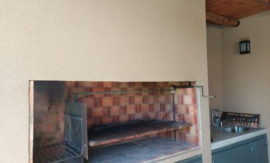 Alquiler Anual Casa 6 amb amoblada con Piscina barrio La Comarca Bancalari Tigre