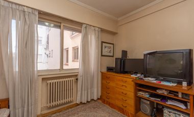 Departamento 4 Ambientes en Venta en San Isidro, con Cochera.