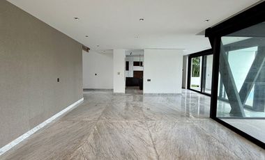 Casa en Renta  en la privada Kanha frente al lago en el Yucatán Country Club