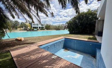 Casa en Renta  en la privada Kanha frente al lago en el Yucatán Country Club