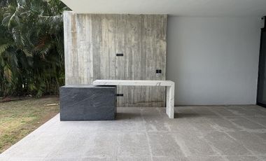 Casa en Renta  en la privada Kanha frente al lago en el Yucatán Country Club