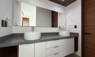 Casa en Renta  en la privada Kanha frente al lago en el Yucatán Country Club