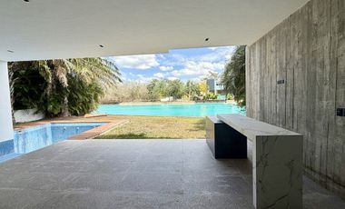 Casa en Renta  en la privada Kanha frente al lago en el Yucatán Country Club