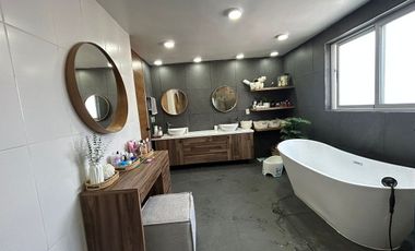 SE RENTA CASA RECIEN REMODELADA Y AMUEBLADA DE LUJO EN TECAMACHALCO (V)