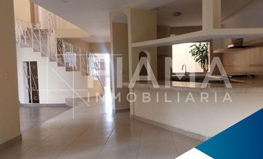 CASA MUY AMPLIA EN VENTA EN FRACC. SAN ANGEL, TEPIC, NAY. (F)