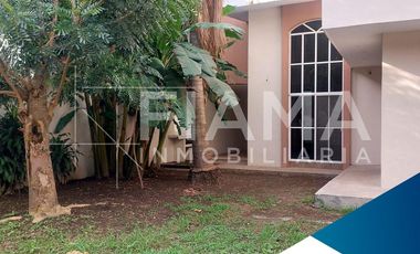 CASA MUY AMPLIA EN VENTA EN FRACC. SAN ANGEL, TEPIC, NAY. (F)