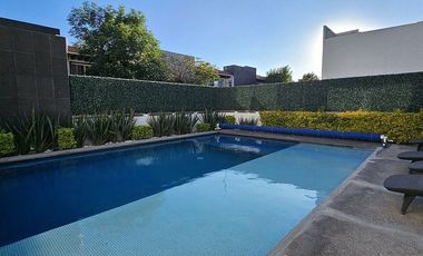 Casa AMUEBLADA en renta en privada en Juriquilla Santa Fe, Querétaro.