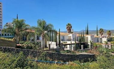 OPORTUNIDAD!!! TERRENO EN VENTA EN BALCONES JURIQUILLA, VISTA AL LAGO.