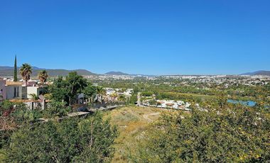 OPORTUNIDAD!!! TERRENO EN VENTA EN BALCONES JURIQUILLA, VISTA AL LAGO.