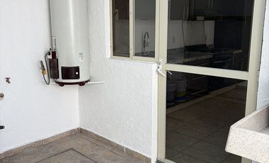 Casa en renta en santa fe juriquilla 3 rec y sala de tv.
