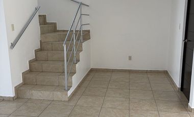 Casa en renta en santa fe juriquilla 3 rec y sala de tv.