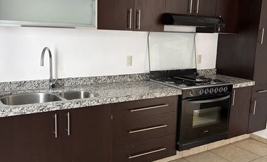 Casa en renta en santa fe juriquilla 3 rec y sala de tv.