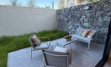 Loft Amueblado en Distrito Sophia con jardín privado | Renta SOLO facturable