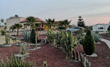 Quinta y hotel con casa principal con 4 cabañas muy cerca de la ciudad! Queretar